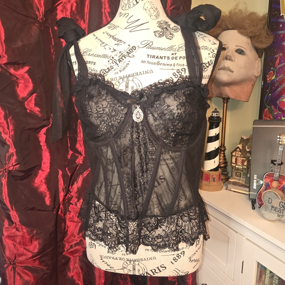 Widow Elegant Black Lace Corset
